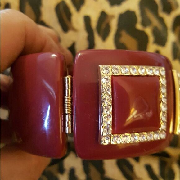 💄💋SOLD! 💋💄Cranberry Colored Bangle Bracelet💜 - Picture 3 of 4